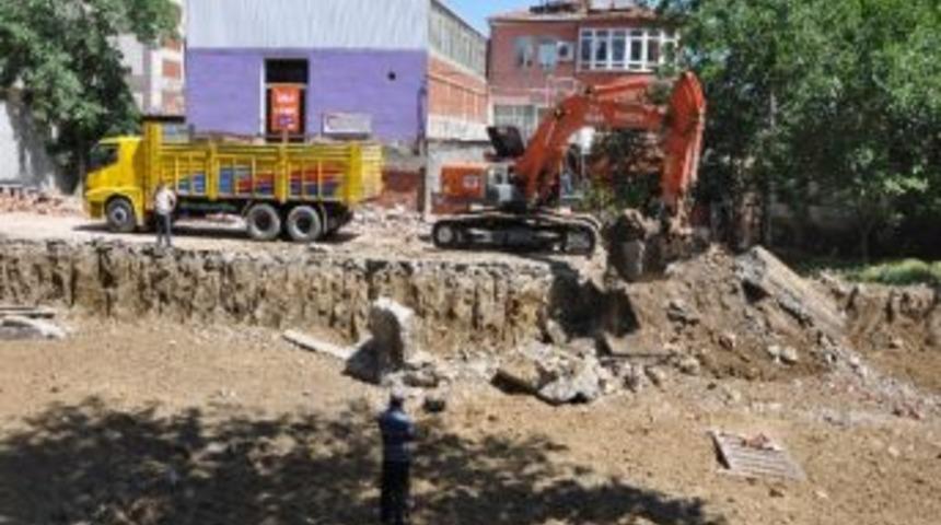 Erbaa&rsquo;da, Katlı Otopark Ve Y&ouml;resel &Uuml;r&uuml;nler Pazarı İnşaatı