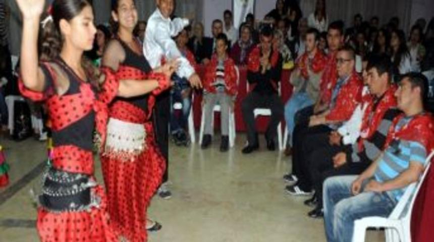 Engelliler Askerlik &Ouml;ncesi Kına Gecesinde Eğlendi