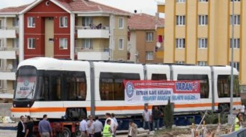 Yeni Tramvaylar Gelmeye Başladı