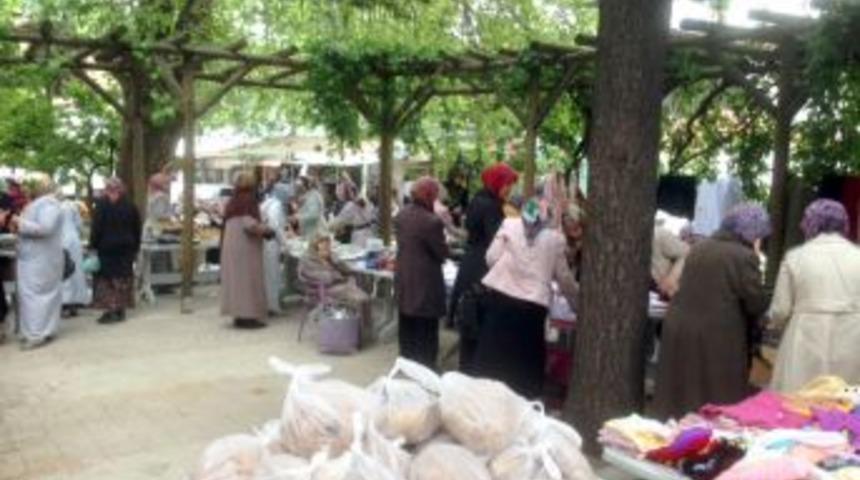 Şaphane'de &Ouml;ğrenciler Yararına Kermes D&uuml;zenlendi