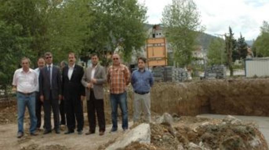 Başkan Ayaz Ve Meclis &Uuml;yeleri Ticaret Odası İnşaatını Gezdi