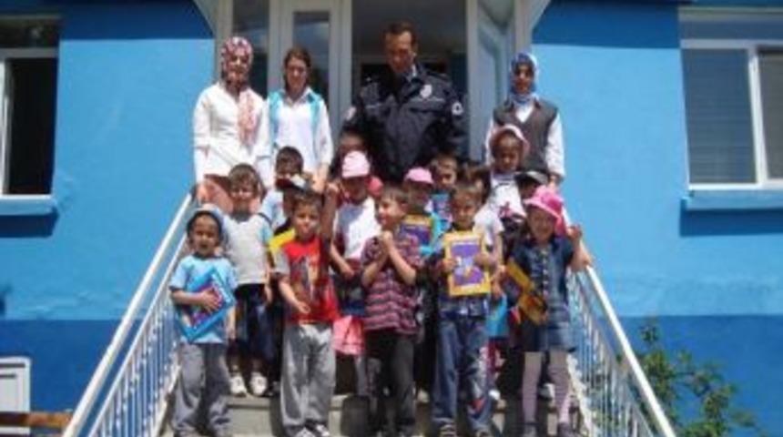 Anaokulu &Ouml;ğrencileri Polis Amcalarını Ziyaret Ettiler