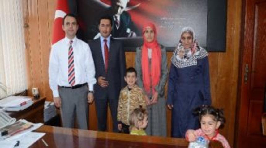 Kuran-ı Kerimi G&uuml;zel Okuma Yarışması Birincisi Meryem Delibaş, Kaymakam Tarafından &Ouml;d&uuml;llendirildi