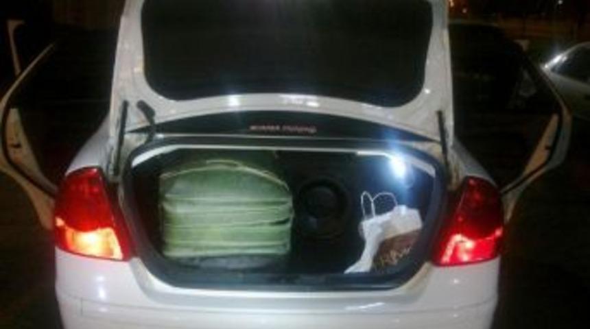 Otomobilin Bagajında Esrar &Ccedil;ıktı
