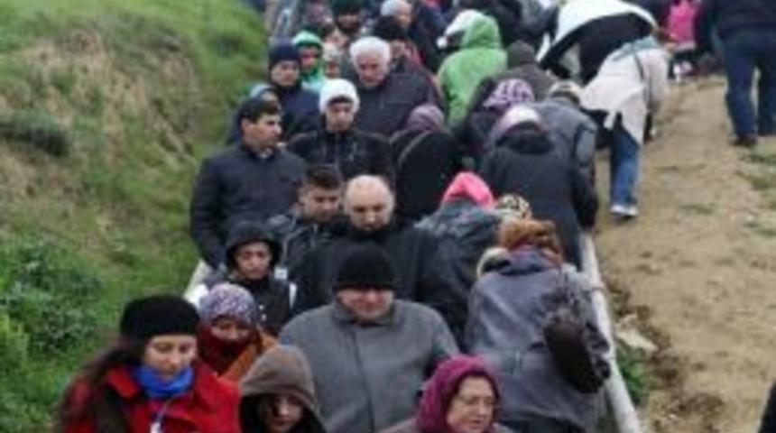 Bornovalı 11 Bin 500 Kadın &Ccedil;anakkale Şehitliği&rsquo;ni G&ouml;rd&uuml;