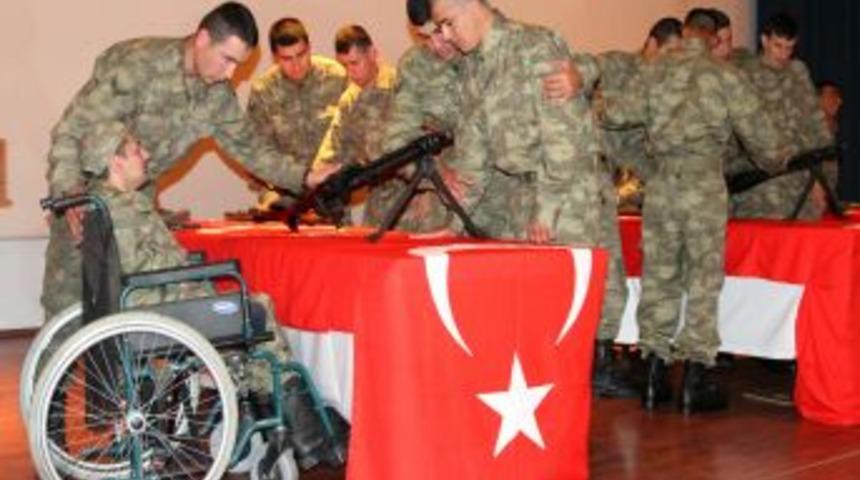 Engelli Gen&ccedil;ler Yemin Etti, Aileleri G&ouml;zyaşlarına Boğuldu