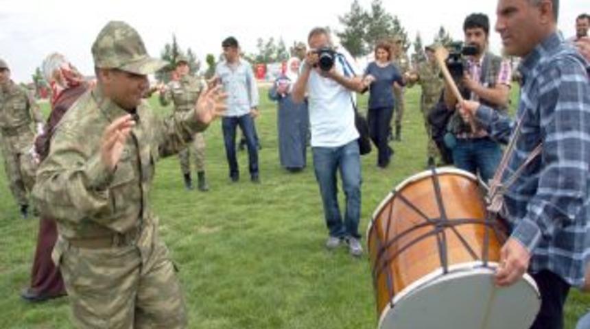 Engelli Askerler Terhis Olma Sevinci Yaşadı