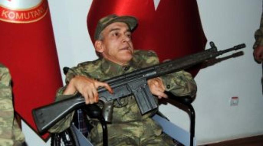 Kınalı Kuzular, Bir G&uuml;n De Olsa Asker Oldu