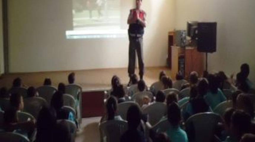 Jandarma, &Ouml;ğrencilere Trafik Eğitim Verdi