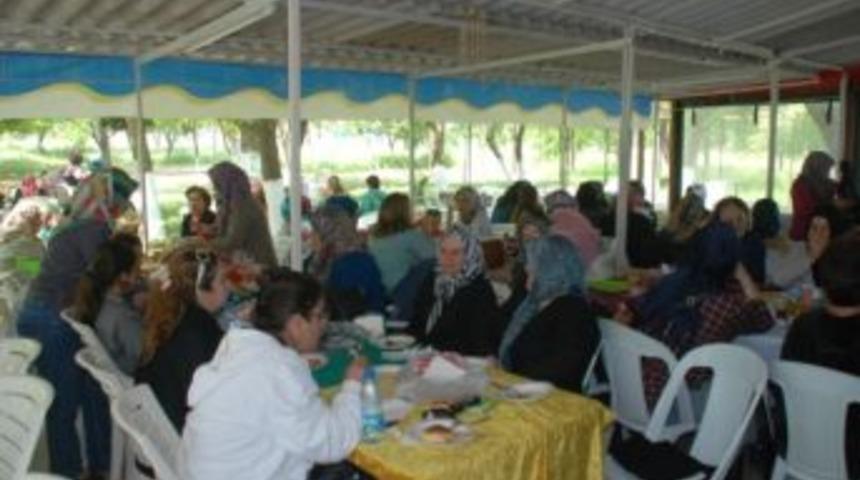 Halk Eğitim Merkezi Kursiyerleri Piknikte Buluştu