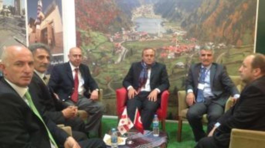 Vali Kızılcık, Trabzonspor Kaşkoluyla Batum&rsquo;da Trabzon&rsquo;u Tanıttı