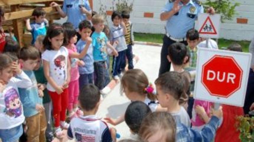 Minik &Ouml;ğrencilere Uygulamalı Trafik Eğitimi