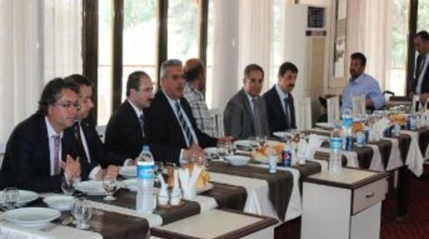 Kilis Valisi Tapsız Engelliler İle Yemekte Buluştu