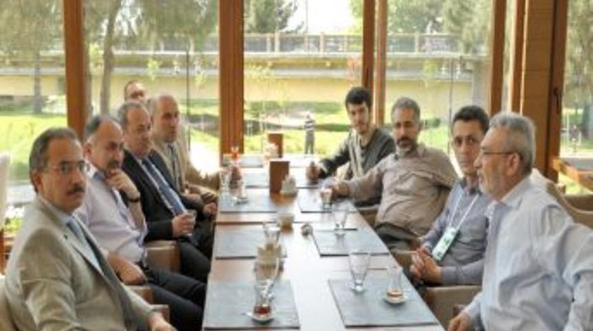 Yazar-Şair İsmet &Ouml;zel, &Ccedil;arşamba Kitap Fuarı&rsquo;nın Konuğu Oldu