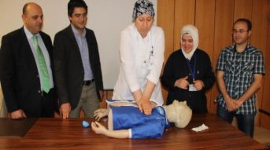 600 Hemşireye Acil Yardım Kursu Verildi