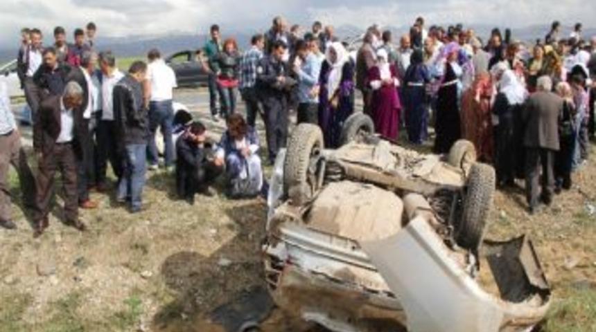 D&uuml;ğ&uuml;n Konvoyunda Kaza: 5 Yaralı