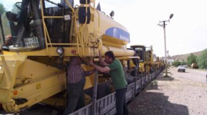 Yozgat&rsquo;ta Bi&ccedil;erd&ouml;verler Hasat I&ccedil;in Tren Katarlarına Y&uuml;klendi