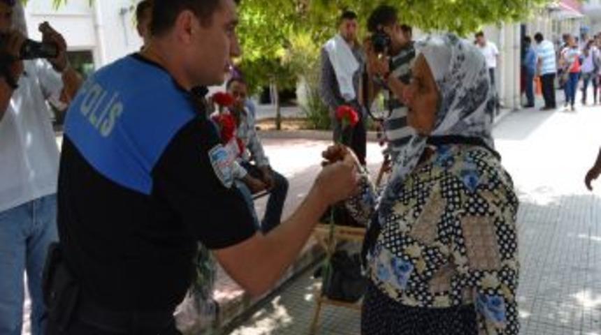 Polisten Anneler G&uuml;n&uuml; Etkinliği