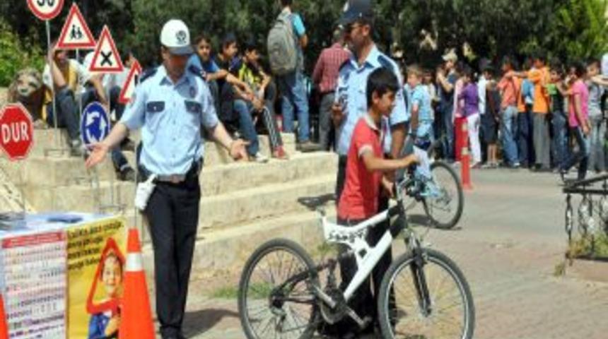 Midyat&rsquo;ta &Ouml;ğrencilere Trafik Kuralları Anlatıldı