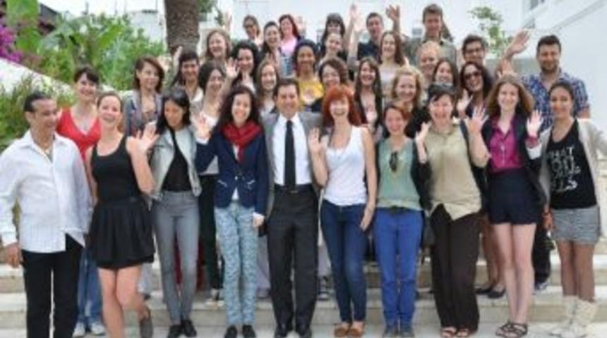 Kaymakam Dr. G&ouml;dekmerdan&rsquo;a Yabancı Dans&ccedil;ılardan Ziyaret