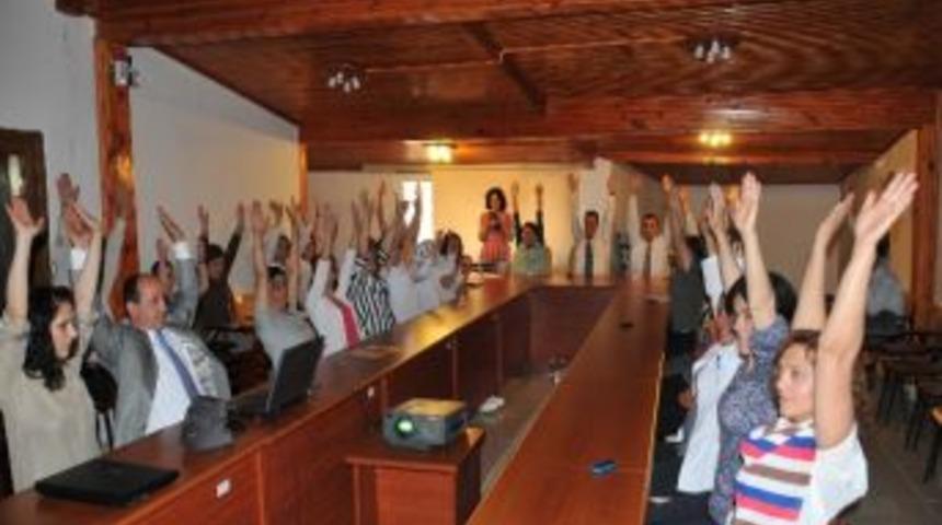 Sağlık&ccedil;ılara Eğitim Verildi