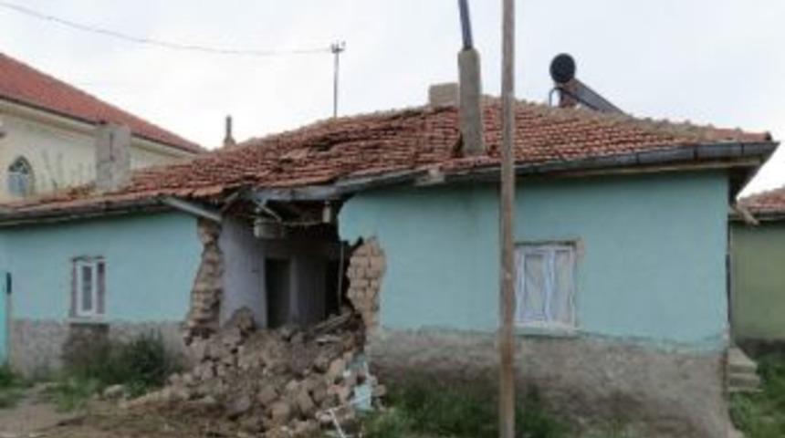 Kamyon Evin Mutfağına Girdi