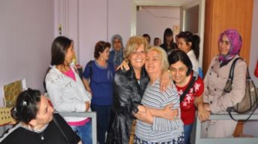 Manisa Belediyesi'nden Huzurevini Şenlendiren Ziyaret