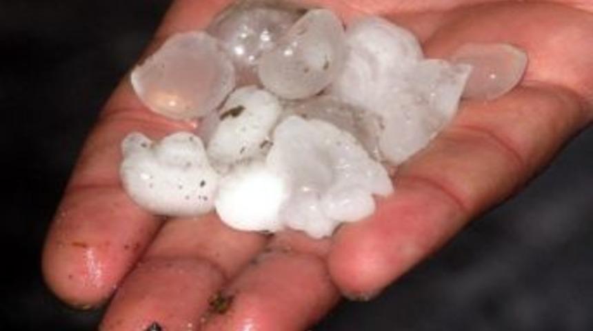 Araban İl&ccedil;esinde Ani Dolu Yağışı &Uuml;reticileri Korkuttu