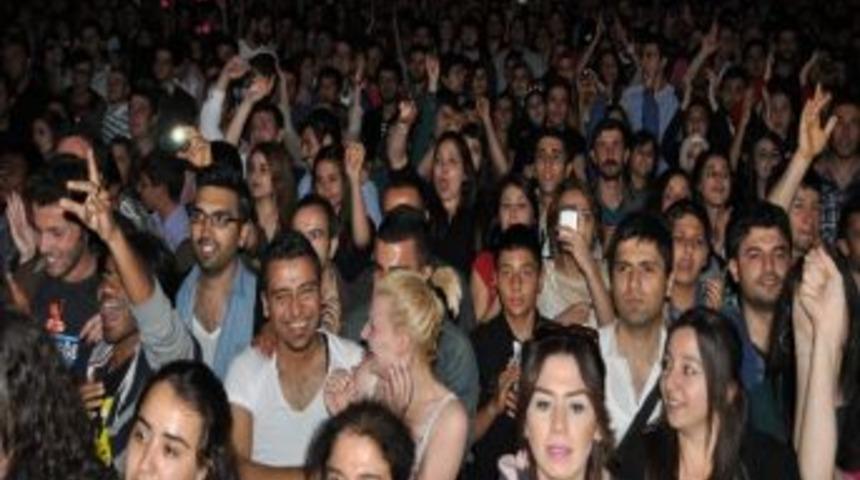 G&uuml;lşen &Uuml;niversitelileri Coşturdu