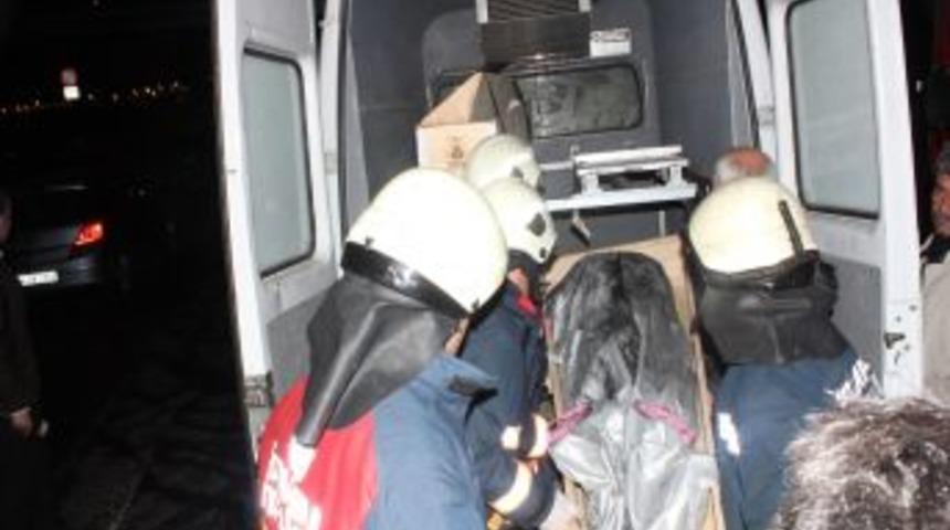 Kazadan Sonra Yanan Ara&ccedil;ta Sıkışan S&uuml;r&uuml;c&uuml; Feci Şekilde &Ouml;ld&uuml;