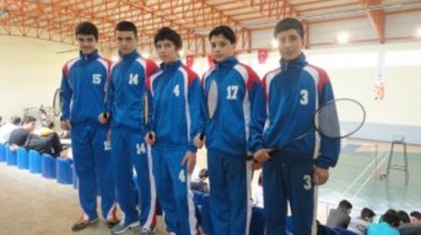 &Ouml;demiş&rsquo;te 19 Mayıs Badminton Turnuvası Ger&ccedil;ekleştirildi