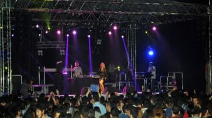 Zeynep Dizdar Ad&uuml;&rsquo;l&uuml; Gen&ccedil;leri Coşturdu