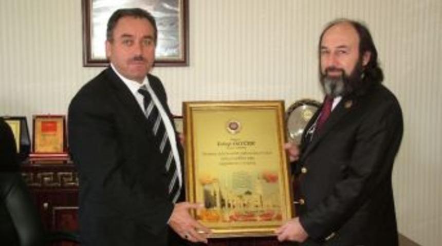 Diyanet-sen&rsquo;den M&uuml;ft&uuml; &Ouml;zt&uuml;rk&rsquo;e Plaket