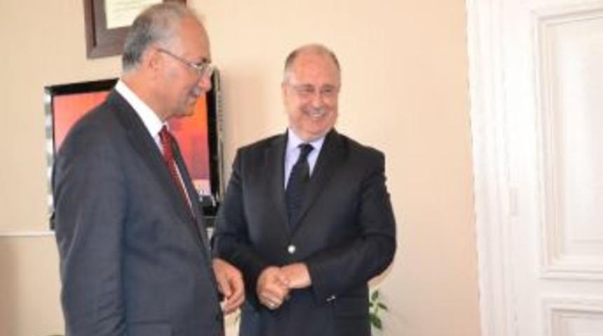 Vali Daş&ouml;z, Emekli Olan Dsi M&uuml;d&uuml;r&uuml; Telek&rsquo;e Plaket Verdi