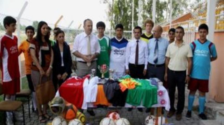 10 K&ouml;ye Futbol Sahası Projesi