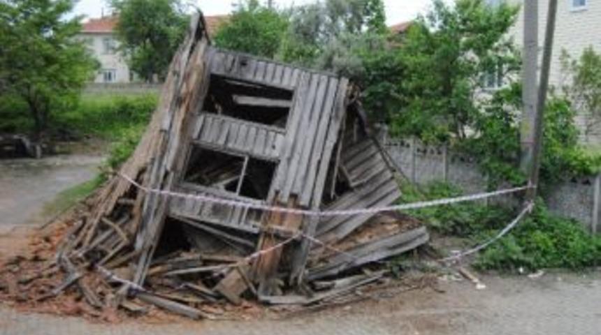 Tarihi Bir Bina Daha &Ccedil;&ouml;kt&uuml;