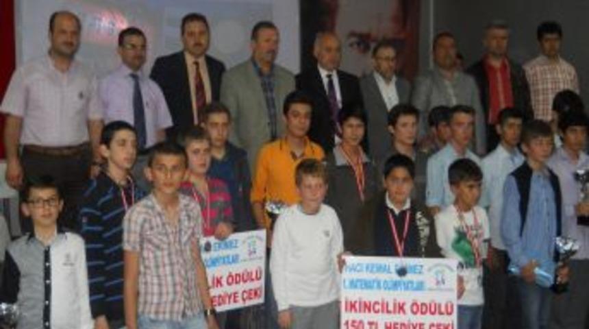 Akyazı Hacı Kemal Erimez Yurdu Matematik Dahilerini &Ouml;d&uuml;llendirdi
