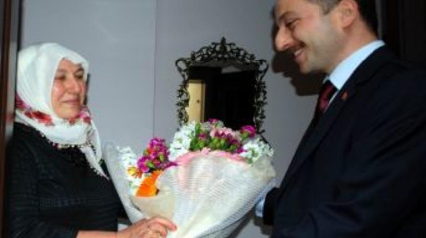 Yılın Annesinin En B&uuml;y&uuml;k Dileği: &ldquo;yuvalarda &Ccedil;ocuklar Kalmasın&rdquo;