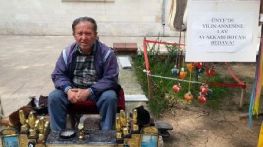 &Uuml;nye&rsquo;de Yılın Annesine Bir Ay Ayakkabı Boyası Bedava