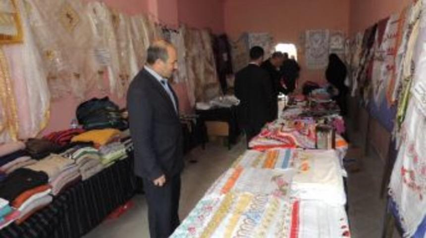 Eleşkirt'te Okuma Salonu Yararına Kermes