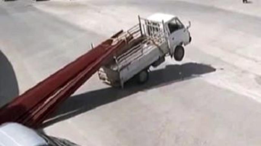 Şaha Kalkan Kamyonet Mobese Kamerasında