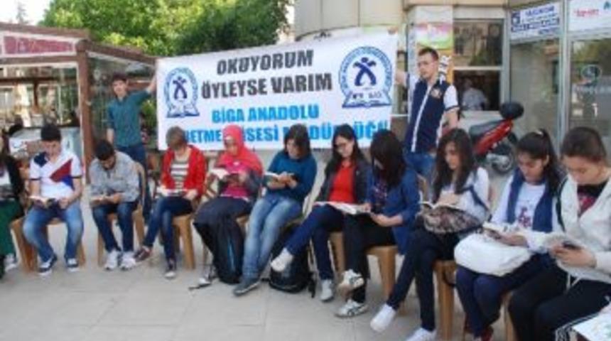 &Ouml;ğrencilerden Kitap Okuma Etkinliği