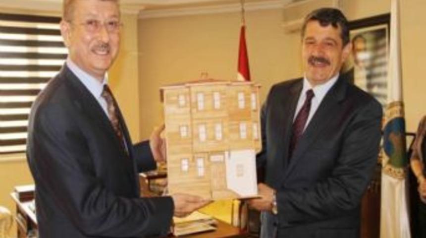 Vali Savur&rsquo;dan Veda Ziyareti