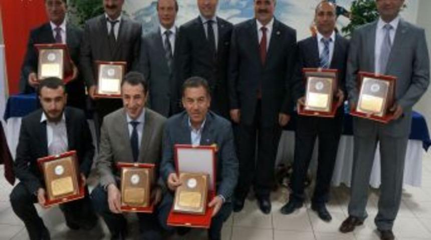 Erzurum'da SGK'ya Y&uuml;ksek Prim &Ouml;deyen Firmalara Plaket Verildi