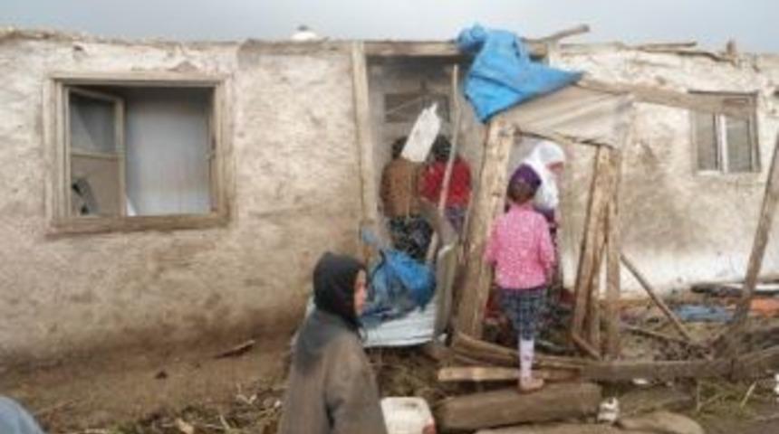 Hortumun Vurduğu K&ouml;y Yardım Bekliyor