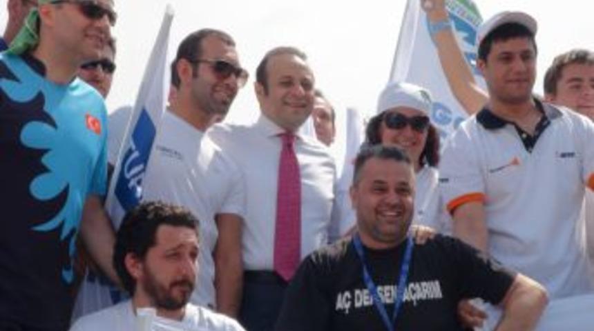 Bakan Bağış: D&uuml;n&uuml;n Kokan Hali&ccedil;'inde Bug&uuml;n Yarışlar D&uuml;zenleniyor