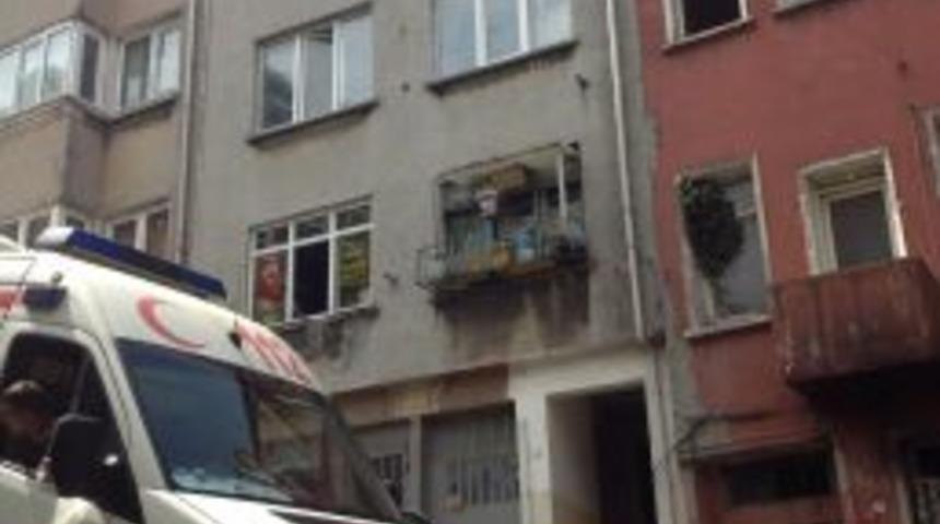 Evine Giren Hırsız Tarafından Bı&ccedil;aklandı