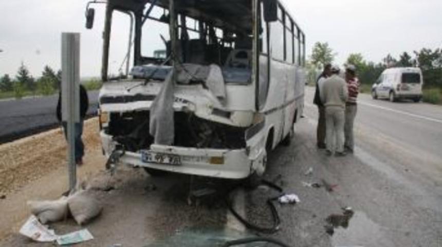 Afyonkarahisar&rsquo;da Trafik Kazası: 11 Yaralı