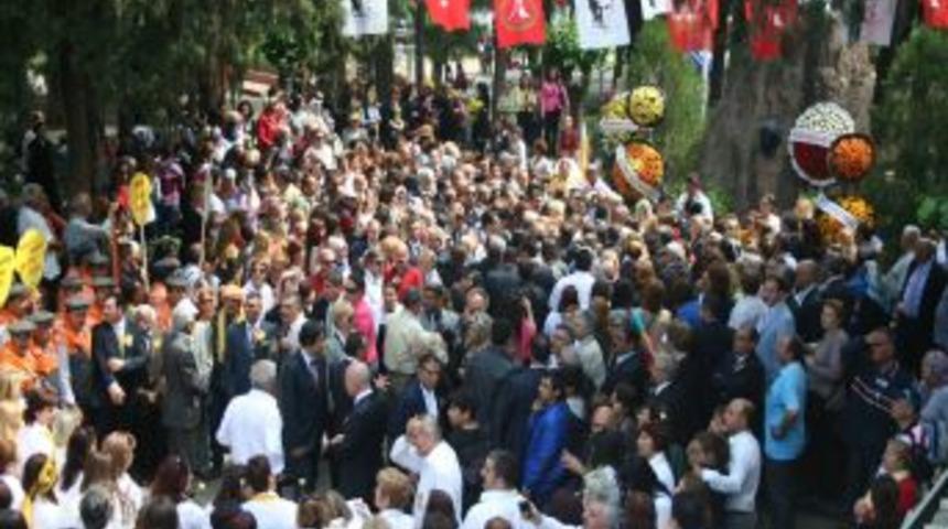 Başkan Sarıg&uuml;l: G&uuml;neydoğu'da Savaş U&ccedil;akları Değil, Turist U&ccedil;akları Gitmeli