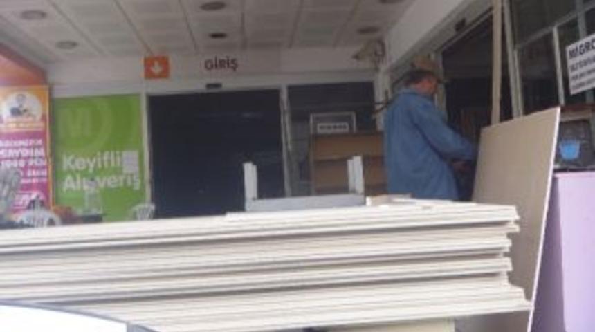 Yanan Alışveriş Merkezinde Tadilat &Ccedil;alışmaları Başladı